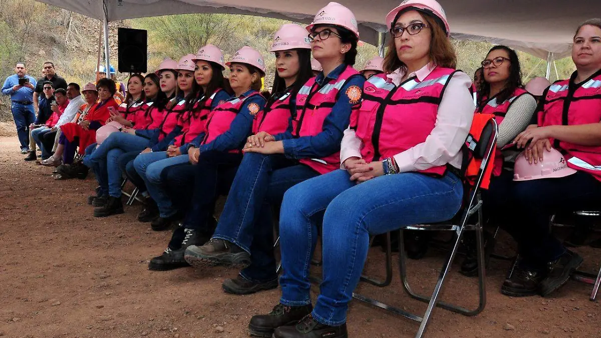 mujeres trabajadores ingeniera